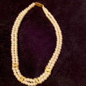 Pearl necklace with crystals